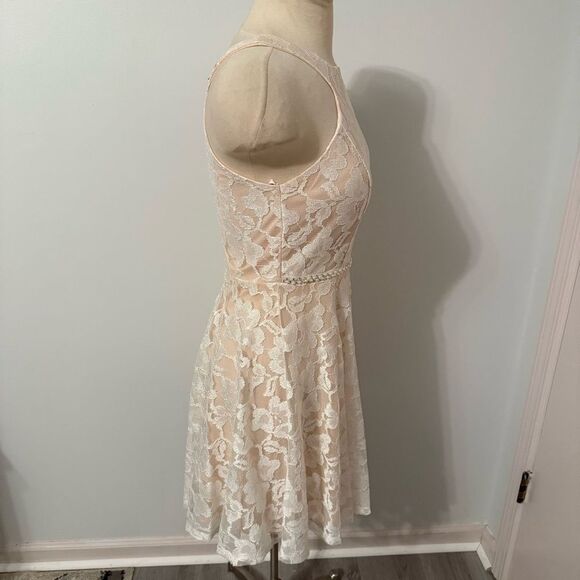David’s Bridal City Triangle Ivory/Nude Short Lace Dress Bead Embellished Waist - Picture 6 of 11